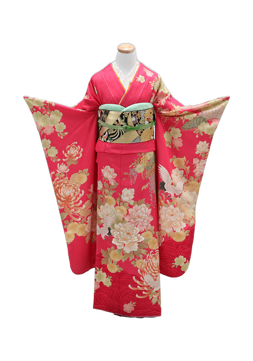 鮮やかなマゼンタ色に牡丹 鶴が舞うレトロ感のある振袖 | F-016