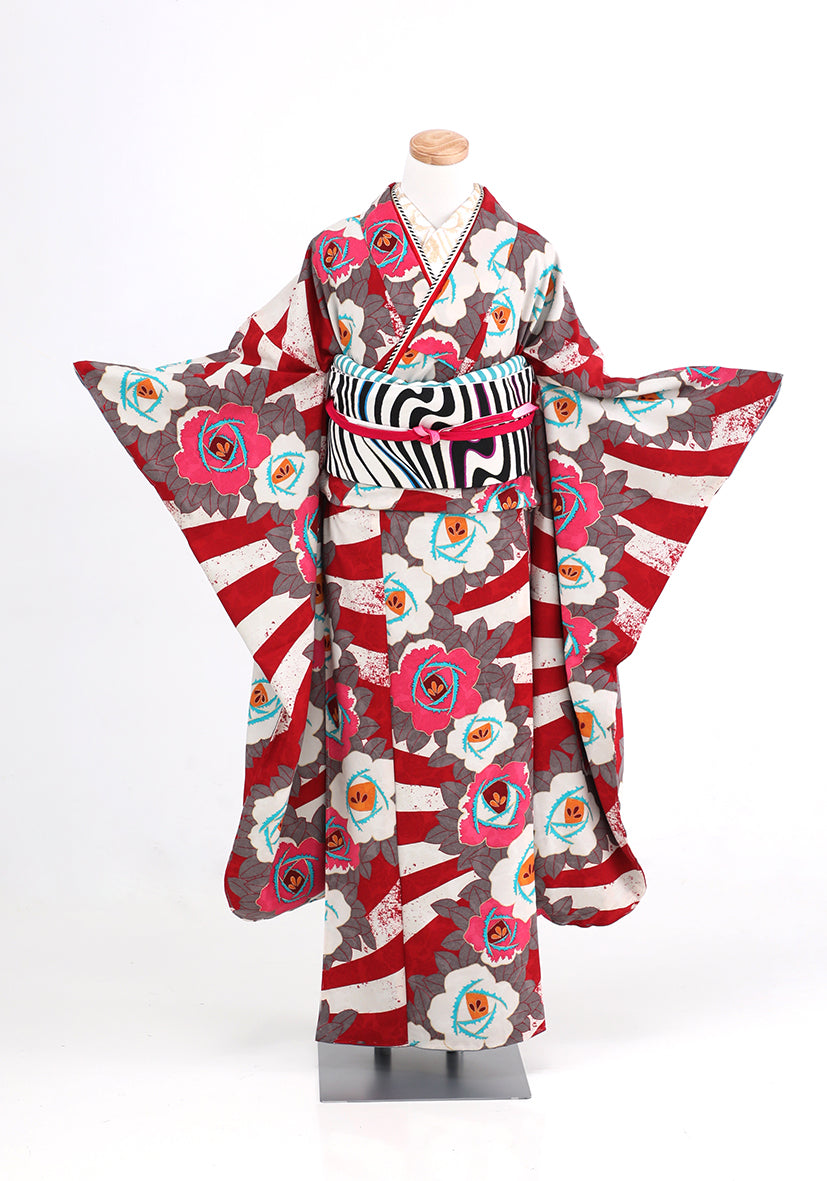 紅白のストライプにポップな薔薇の振袖 | F-017