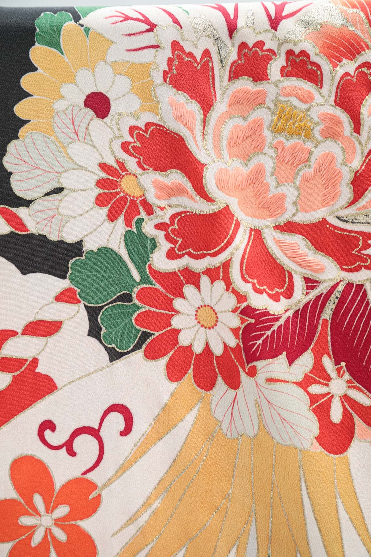 雲取に幔幕と薬玉の黒振袖 | F-001