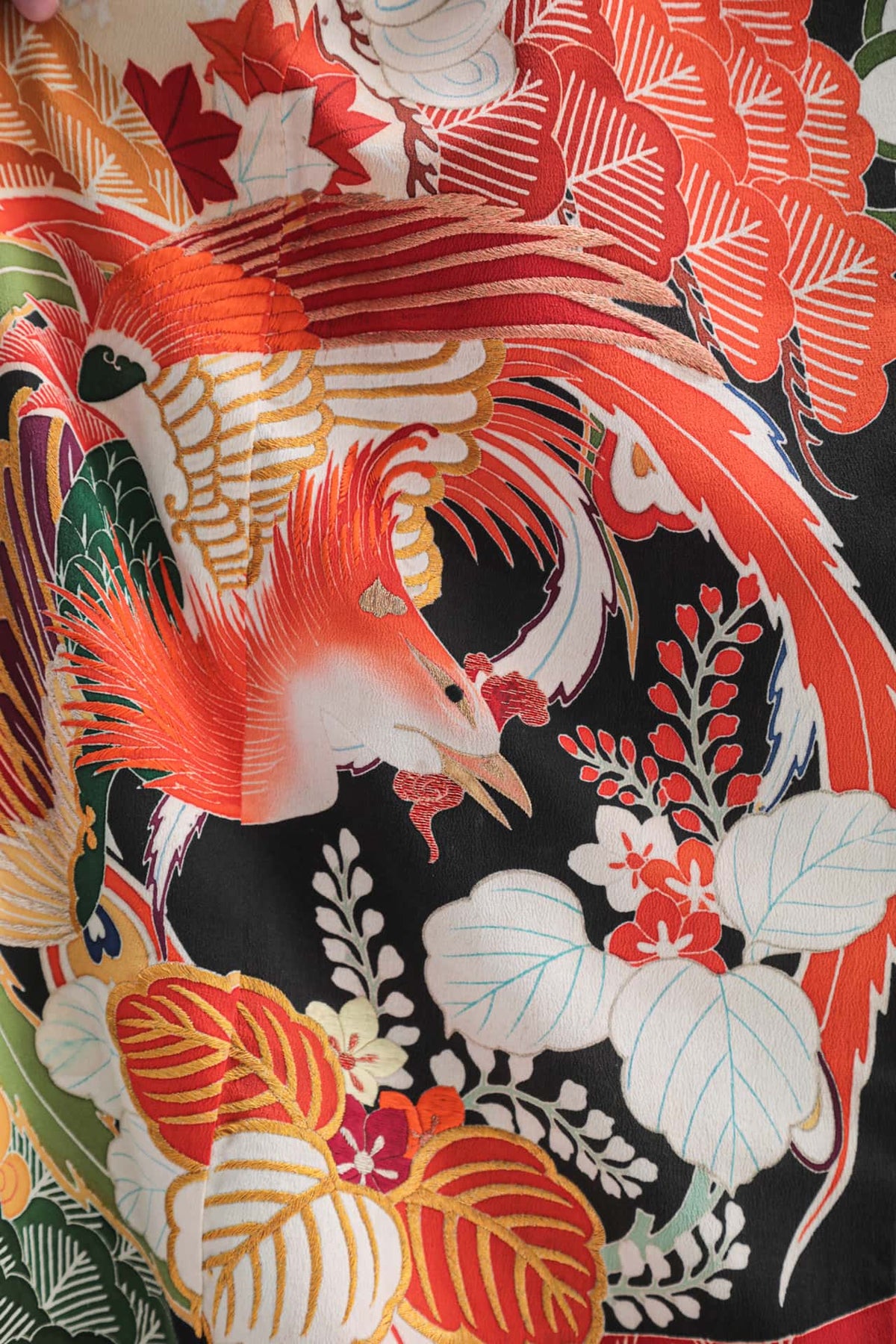 松と花丸文に鳳凰の黒振袖 | F-002