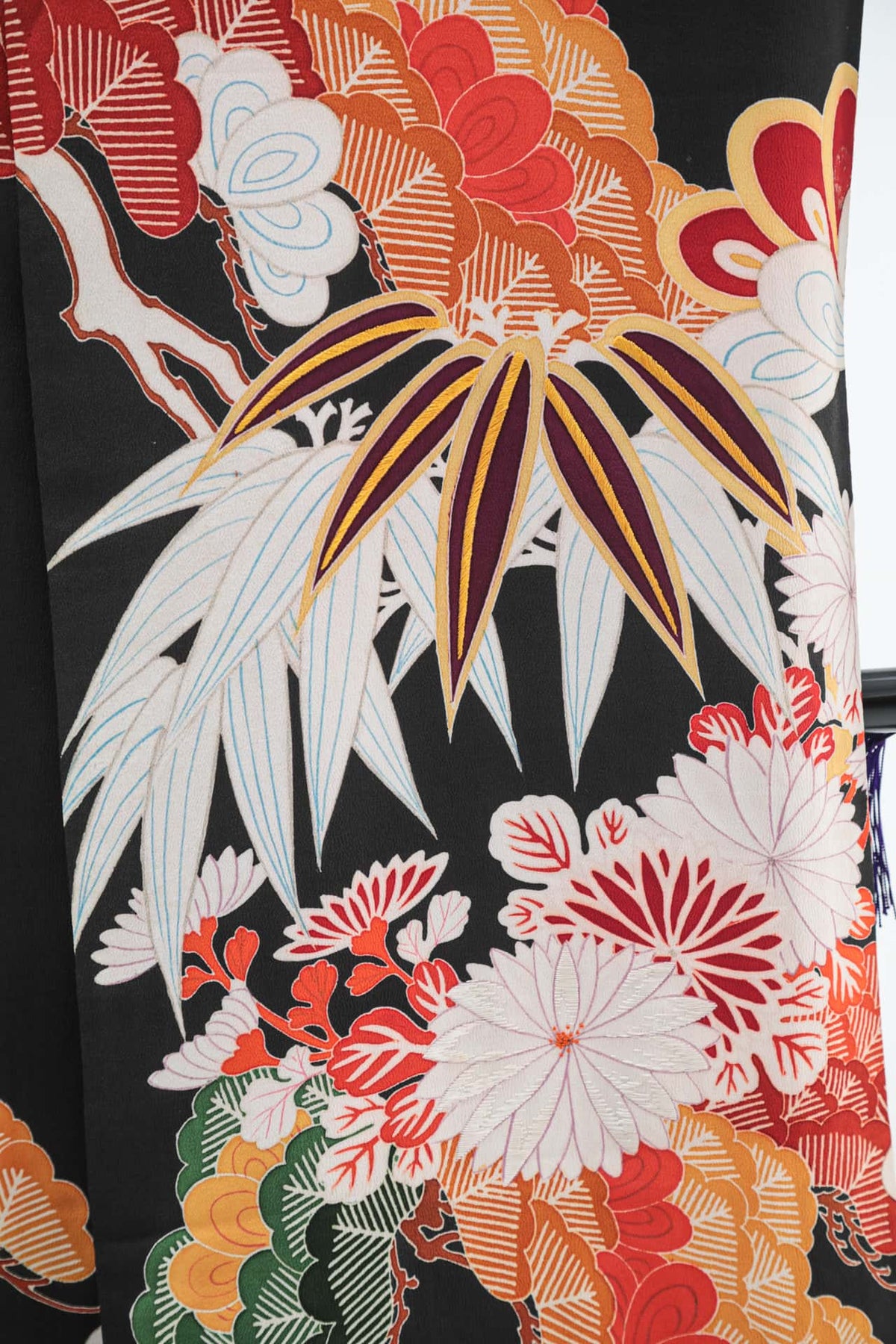 松と花丸文に鳳凰の黒振袖 | F-002