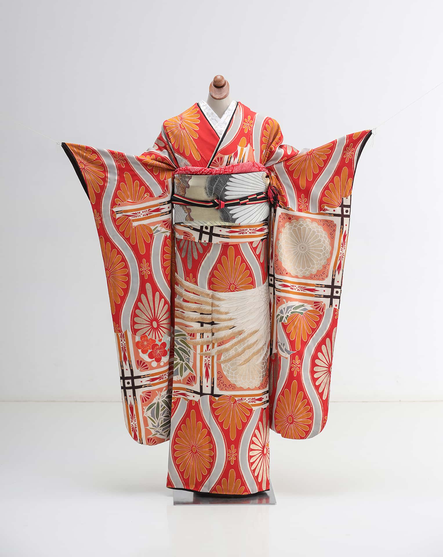 立涌文様に大鶴の舞う振袖 | F-003