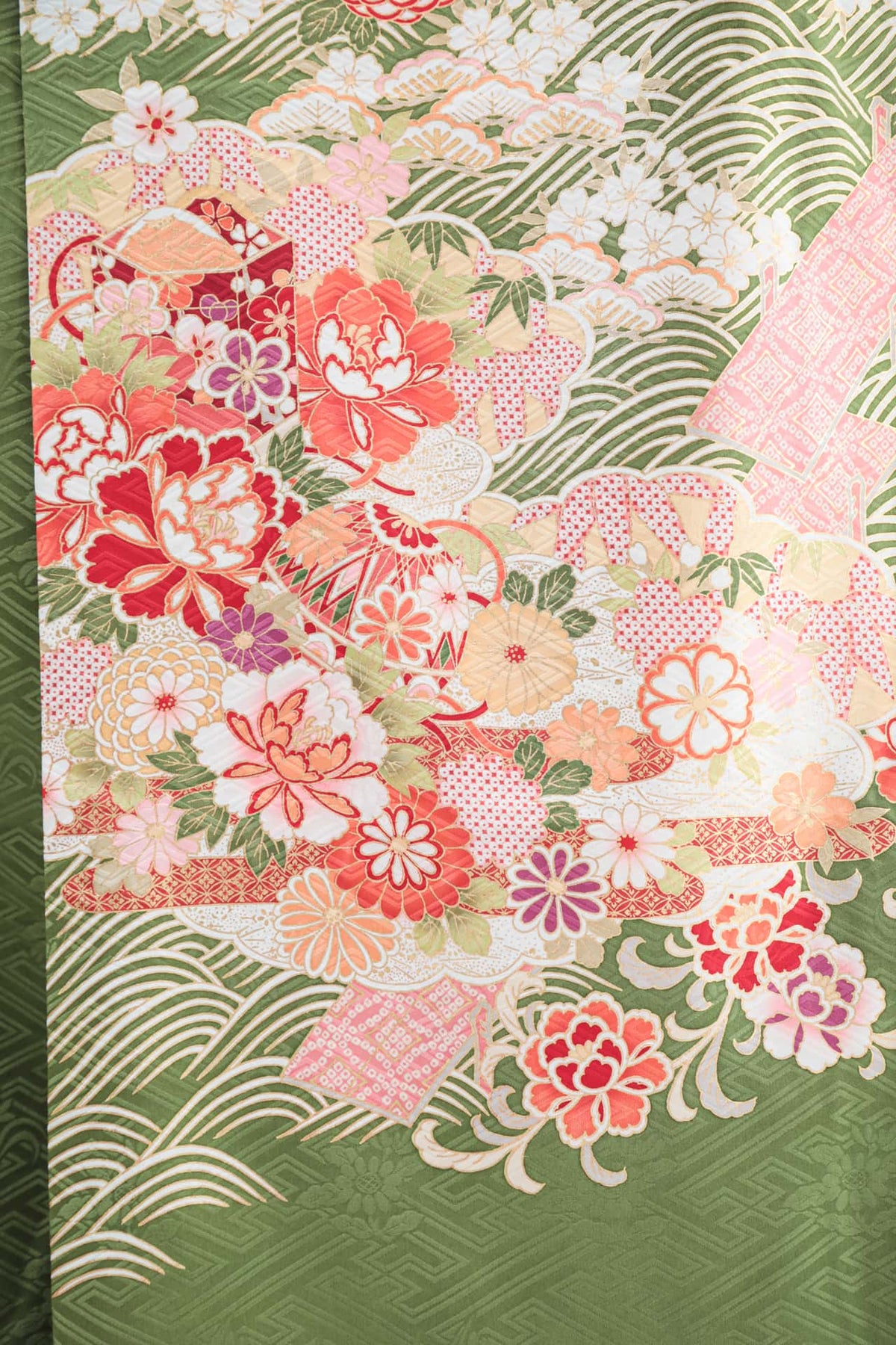 抹茶地に花尽くしの振袖 | F-005