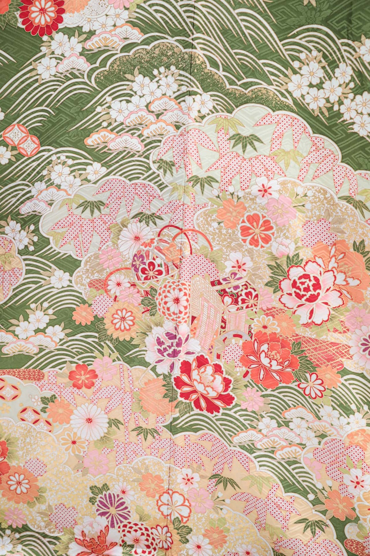 抹茶地に花尽くしの振袖 | F-005