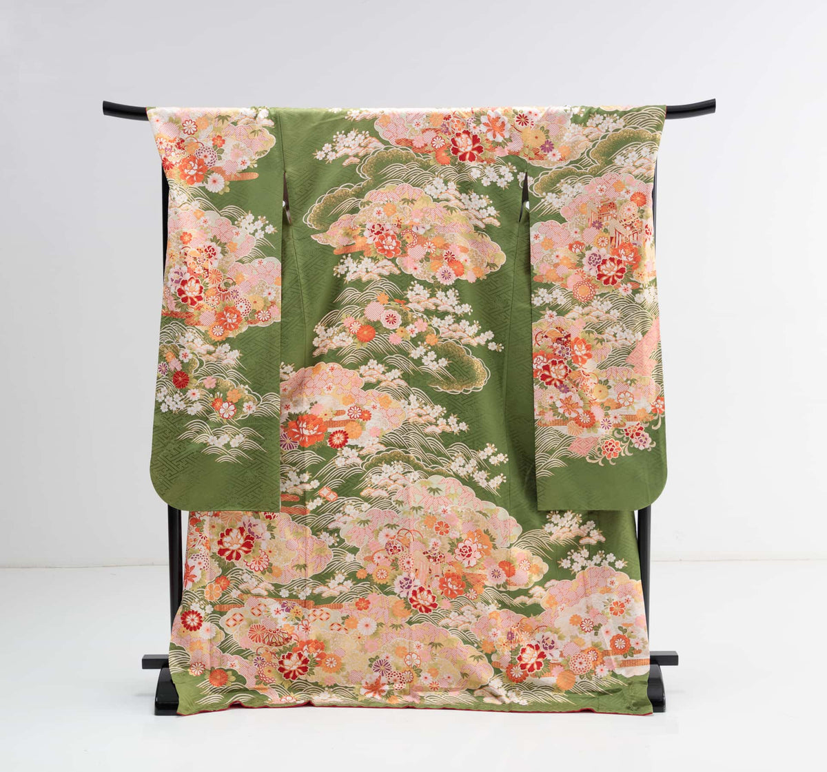 抹茶地に花尽くしの振袖 | F-005