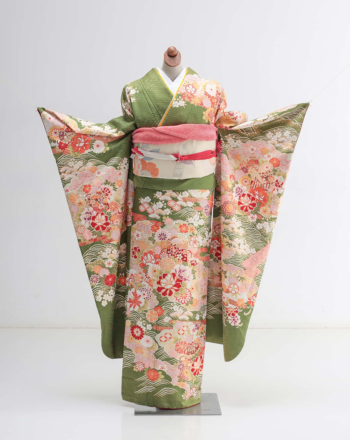 抹茶地に花尽くしの振袖 | F-005