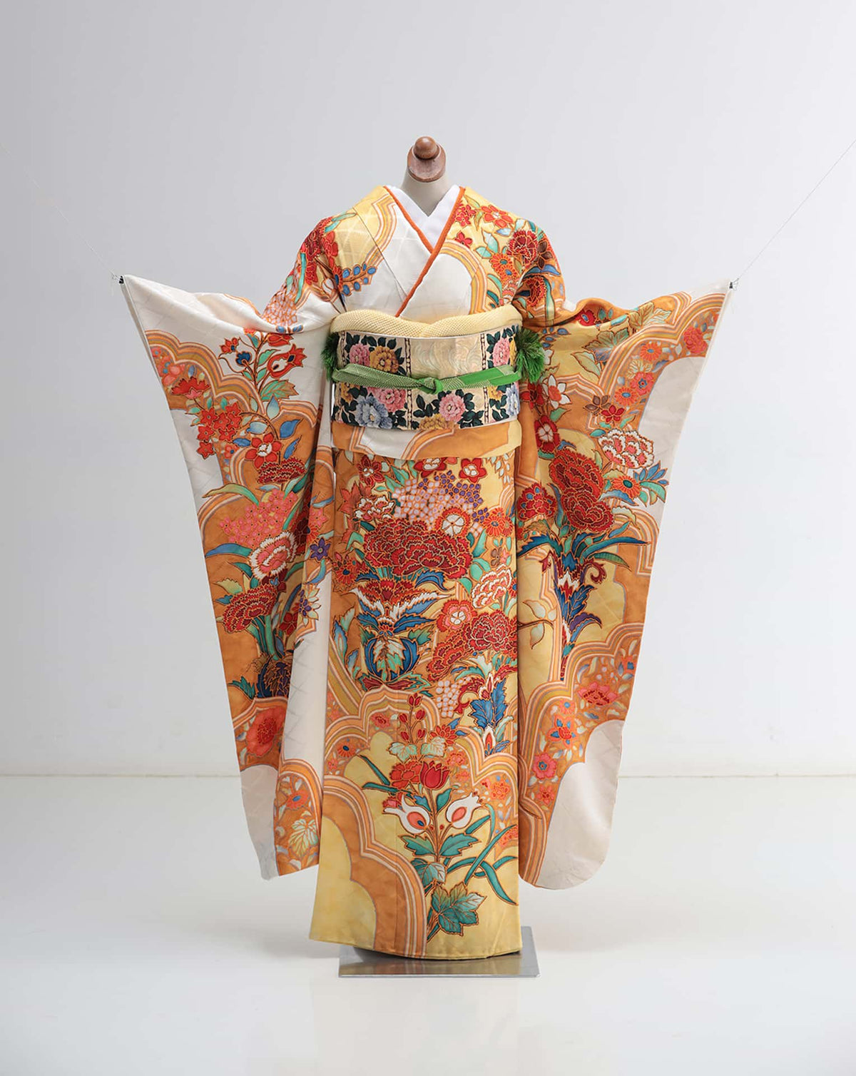 アールデコに洋花躍る振袖 | F-006