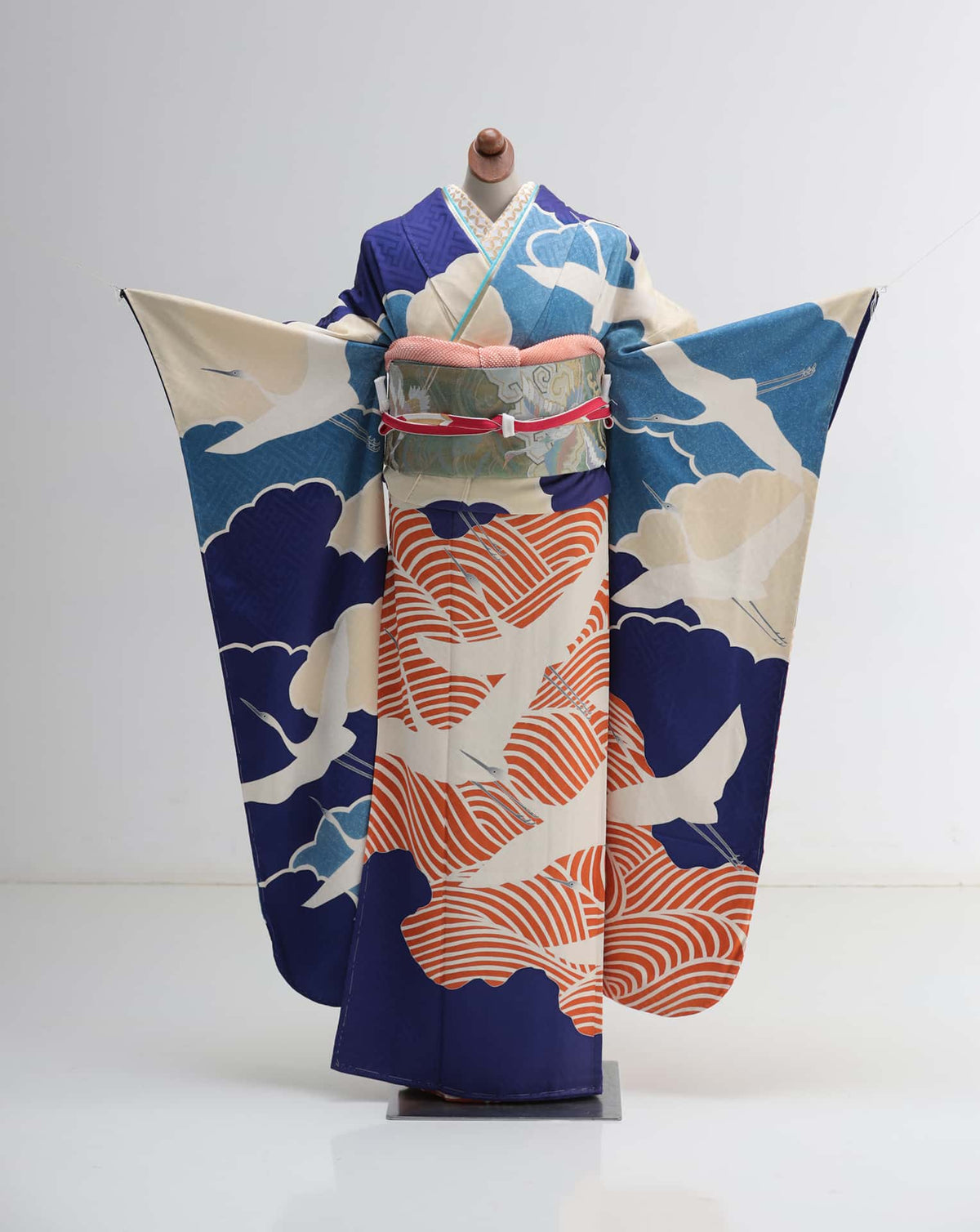 抽象雲取と波間に鶴の舞う振袖 | F-008