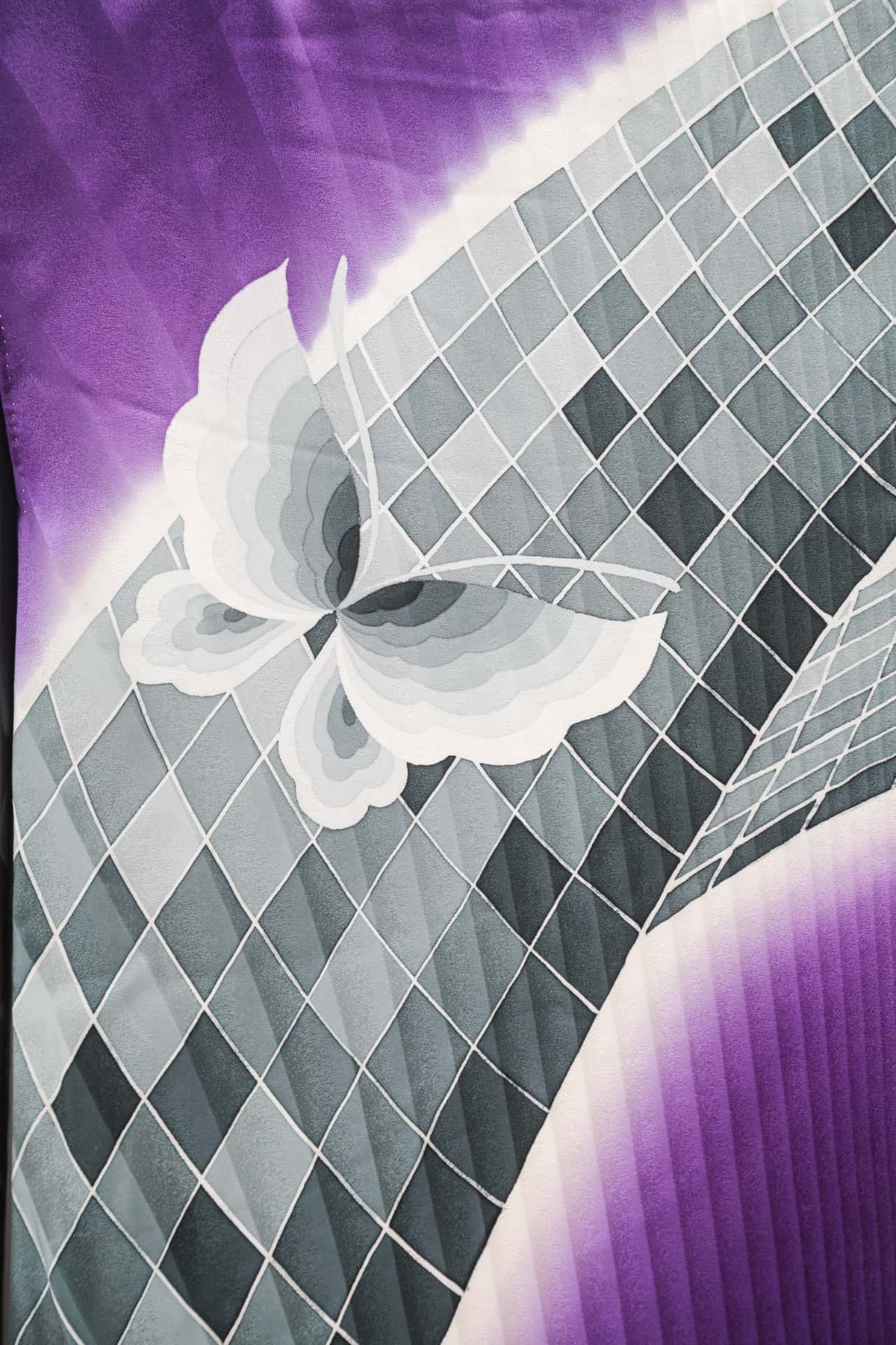 幾何学熨斗に蝶の舞う振袖 | F-009