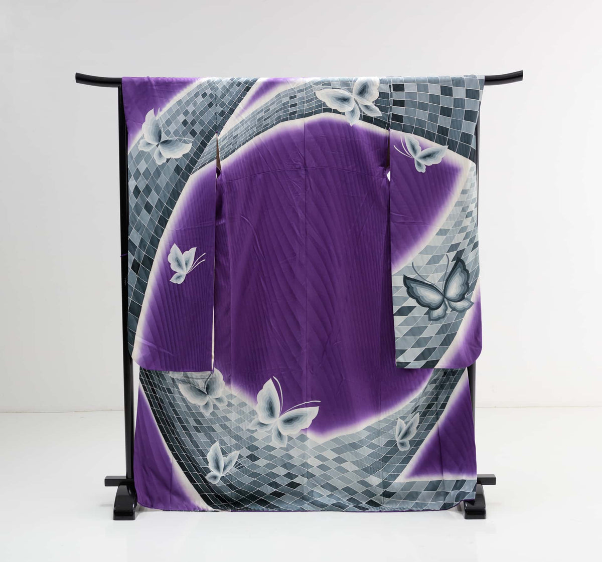 幾何学熨斗に蝶の舞う振袖 | F-009