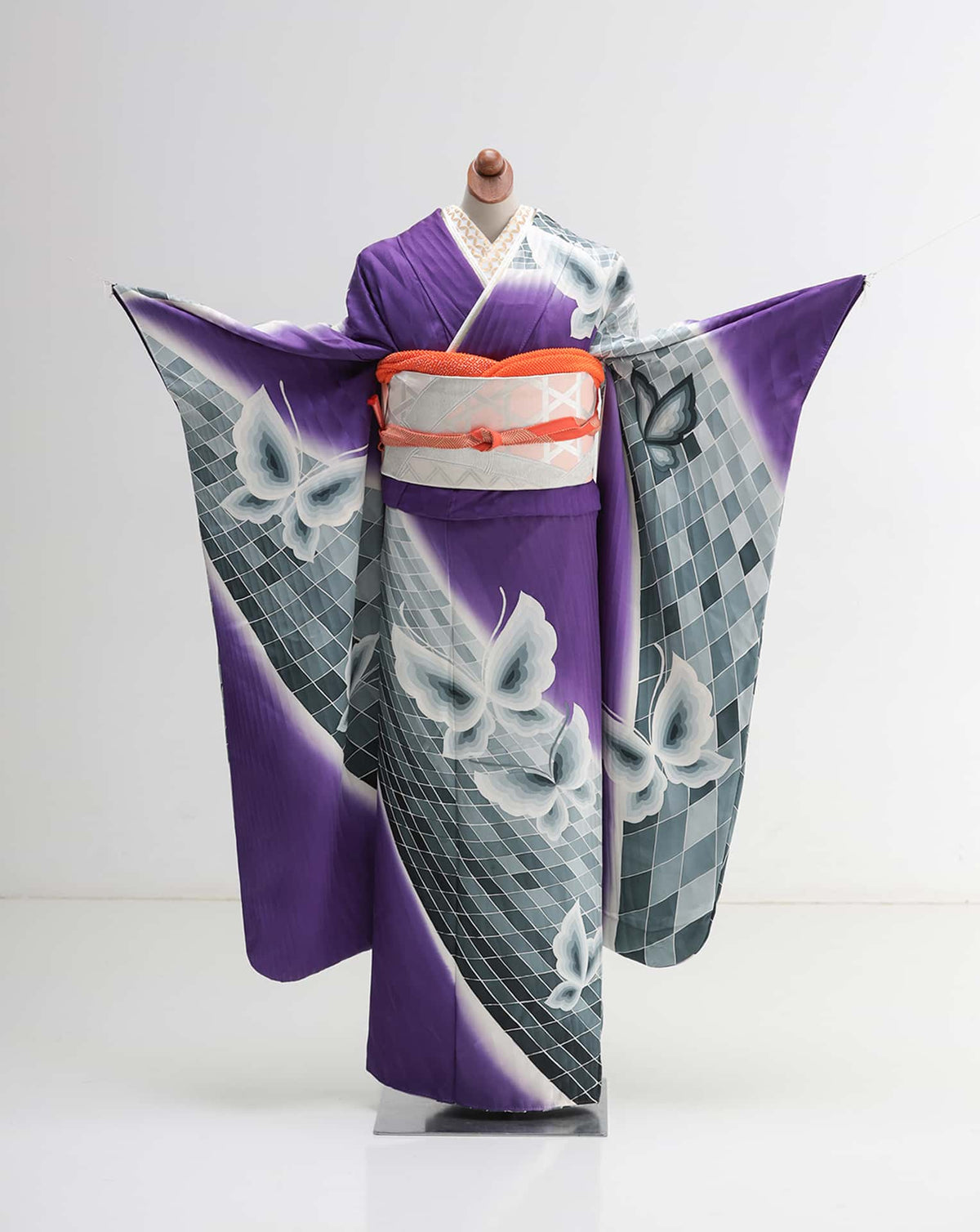 幾何学熨斗に蝶の舞う振袖 | F-009