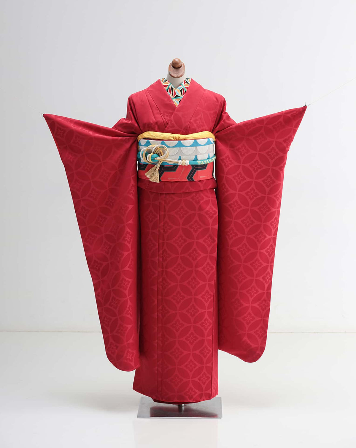 朱に七宝地紋の振袖 | F-011