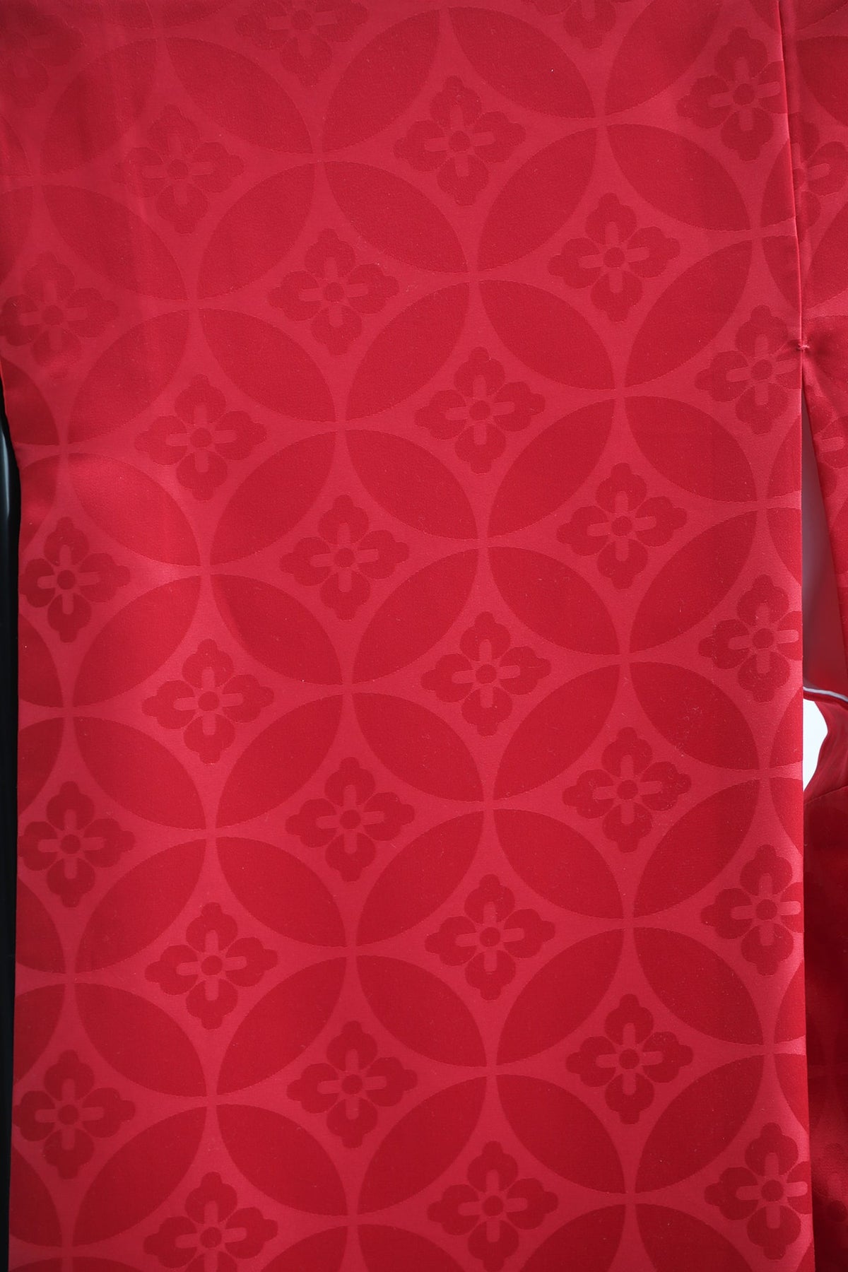 朱に七宝地紋の振袖 | F-011